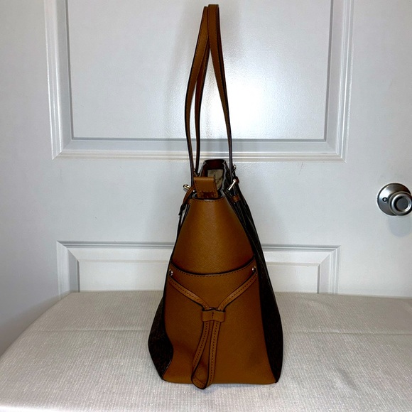 Michael Kors Gilly Large Jet set Drawstring Top Zip Tote Brown Monogram - Picture 7 of 15